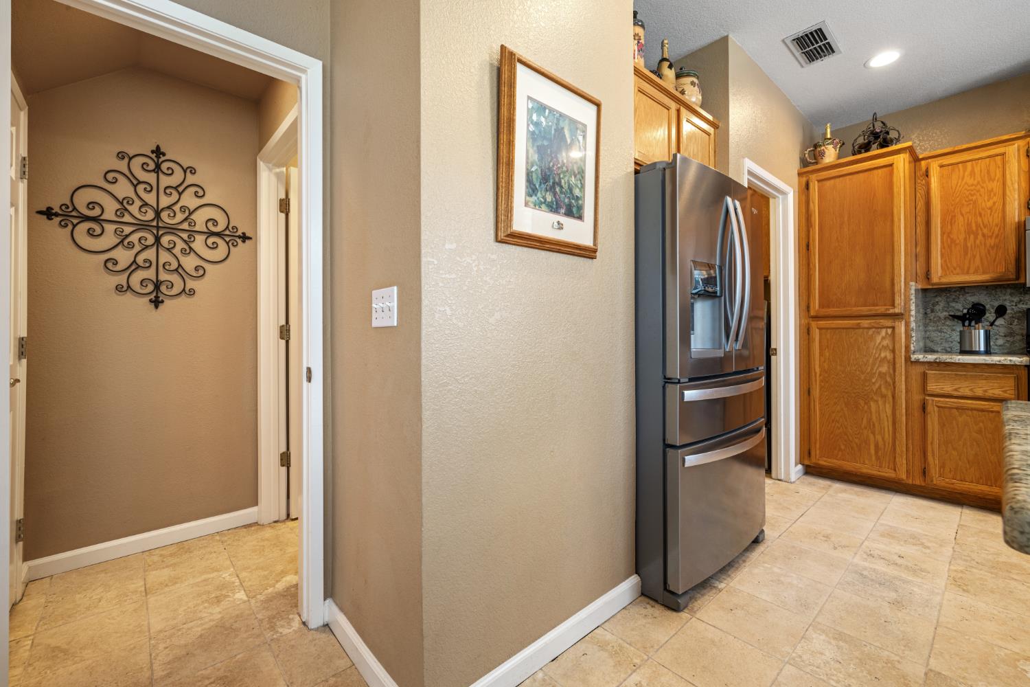1956 Box Car Dr, Manteca, CA 95337