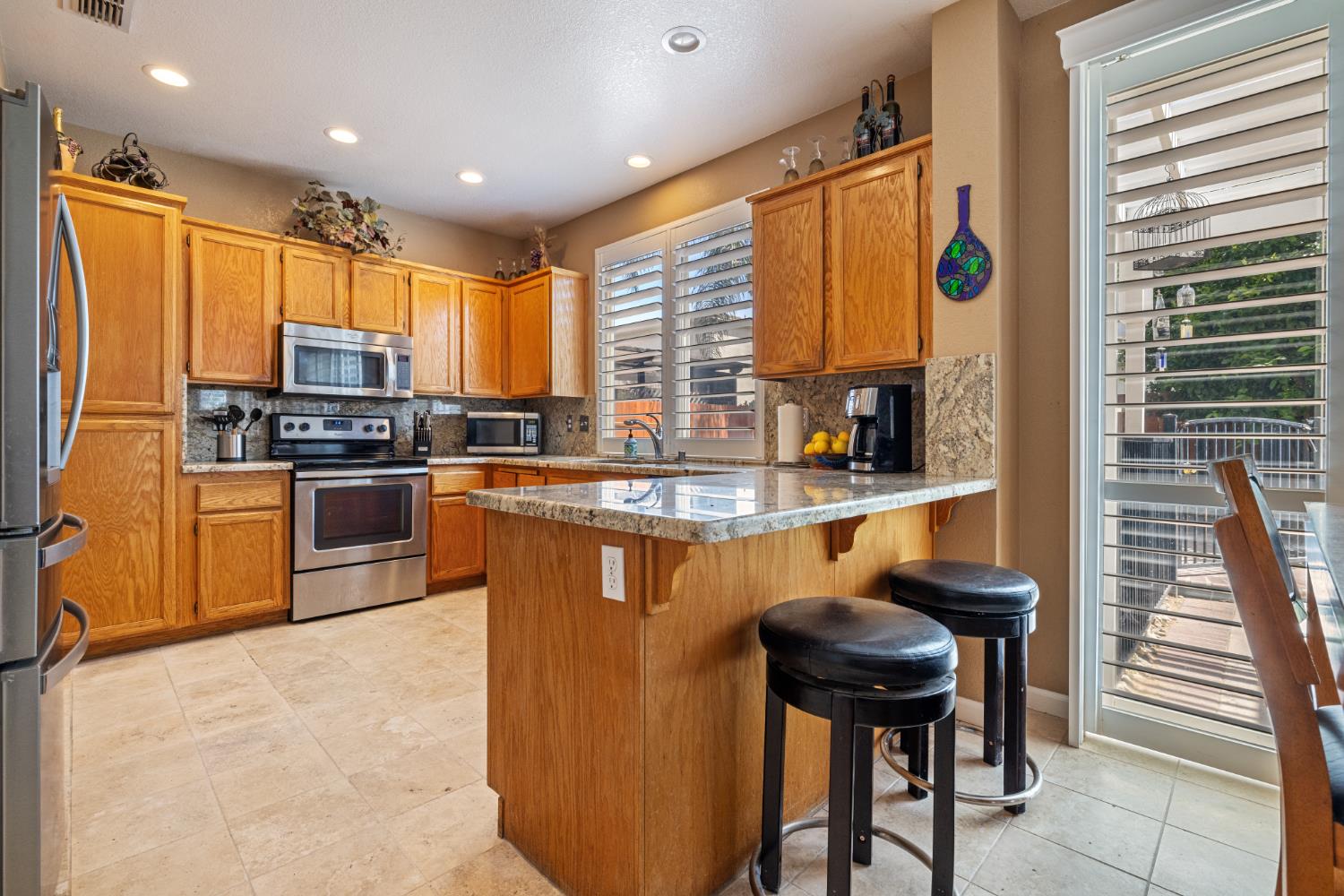 1956 Box Car Dr, Manteca, CA 95337
