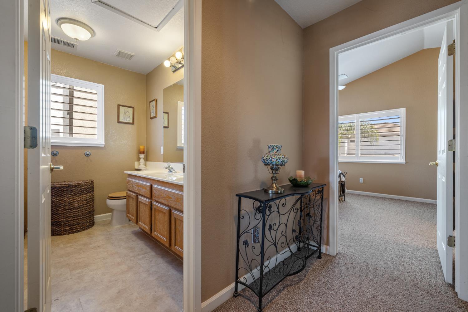 1956 Box Car Dr, Manteca, CA 95337