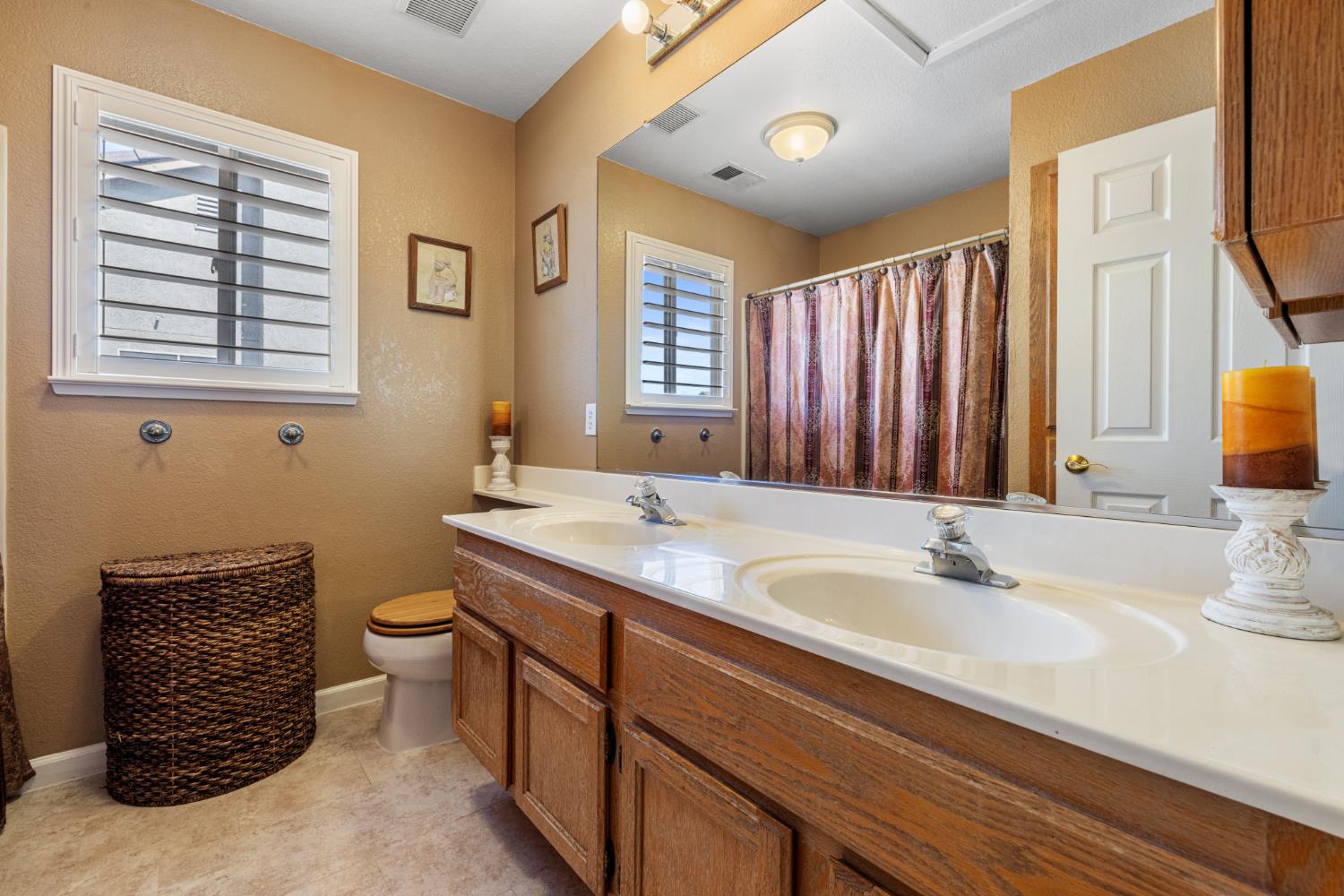 1956 Box Car Dr, Manteca, CA 95337