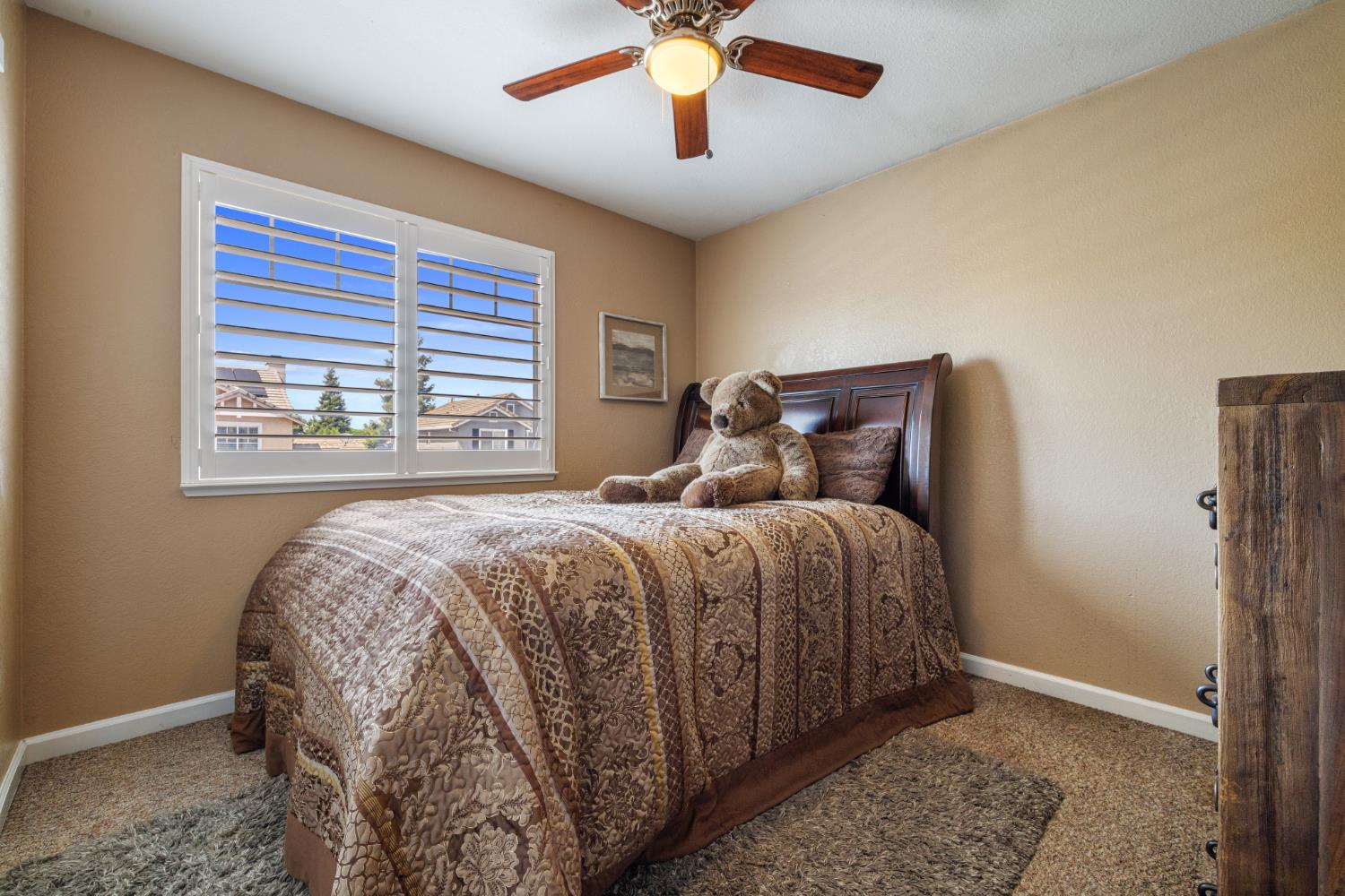 1956 Box Car Dr, Manteca, CA 95337