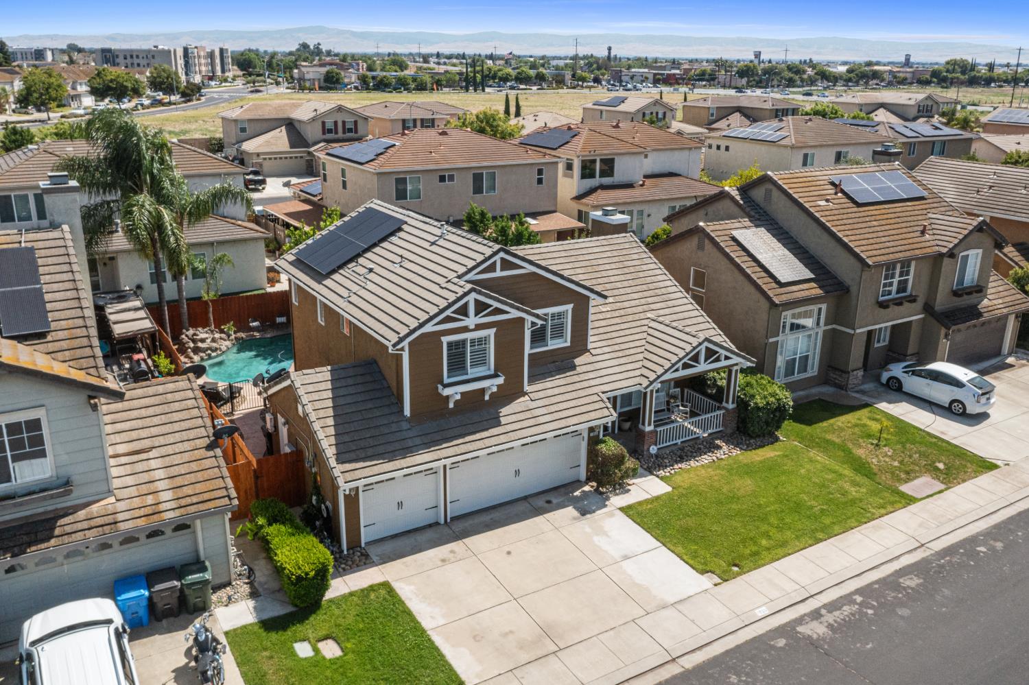 1956 Box Car Dr, Manteca, CA 95337