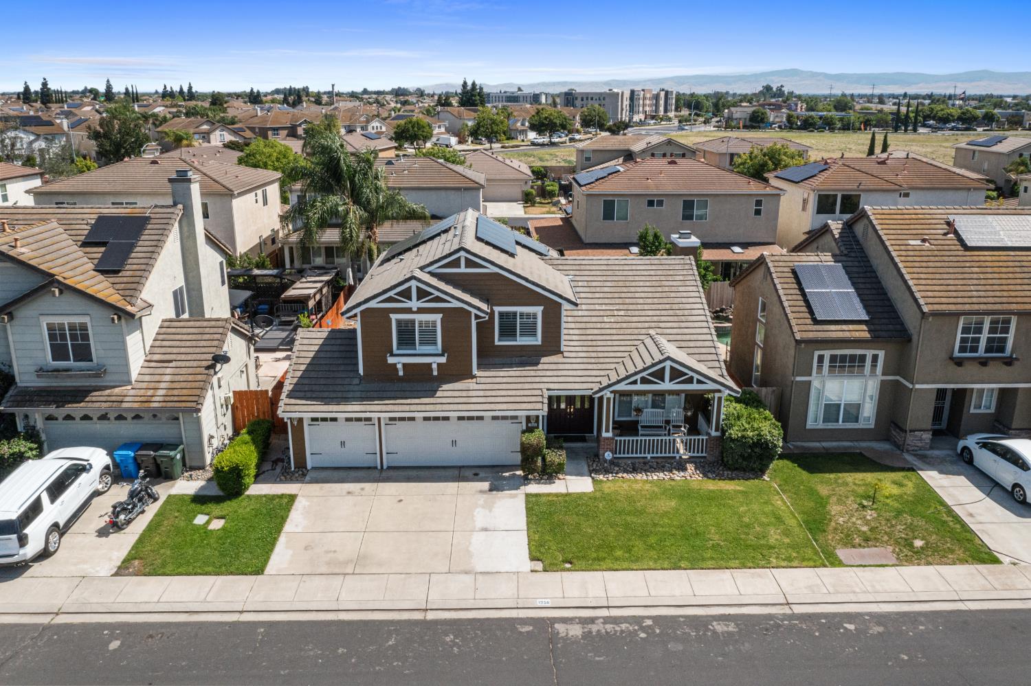 1956 Box Car Dr, Manteca, CA 95337
