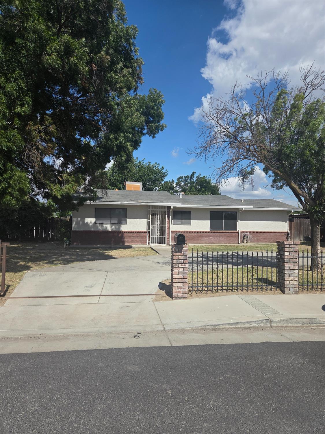 6986 California St, Winton, CA 95388