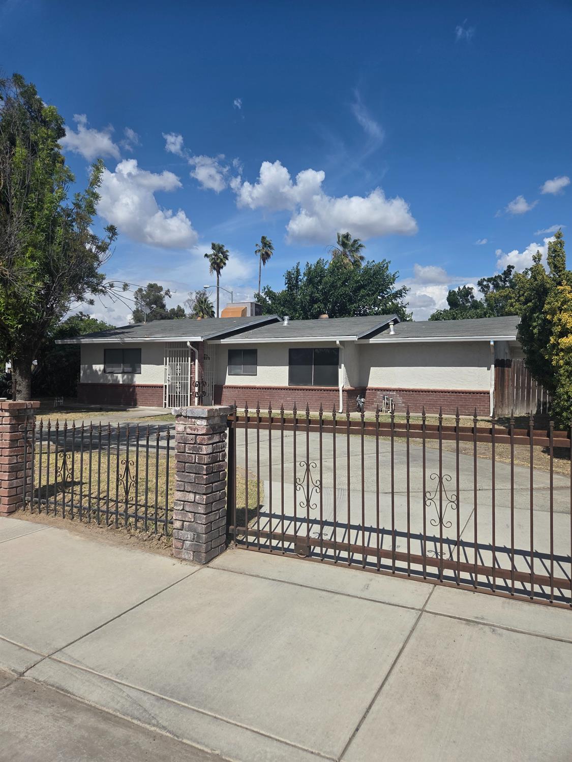 6986 California St, Winton, CA 95388