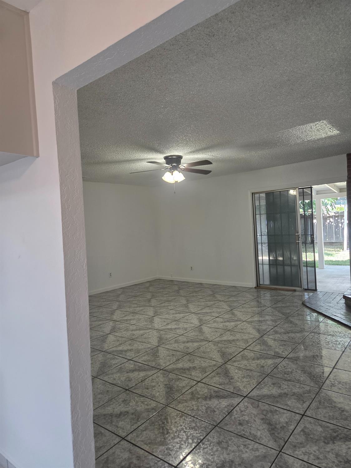 6986 California St, Winton, CA 95388