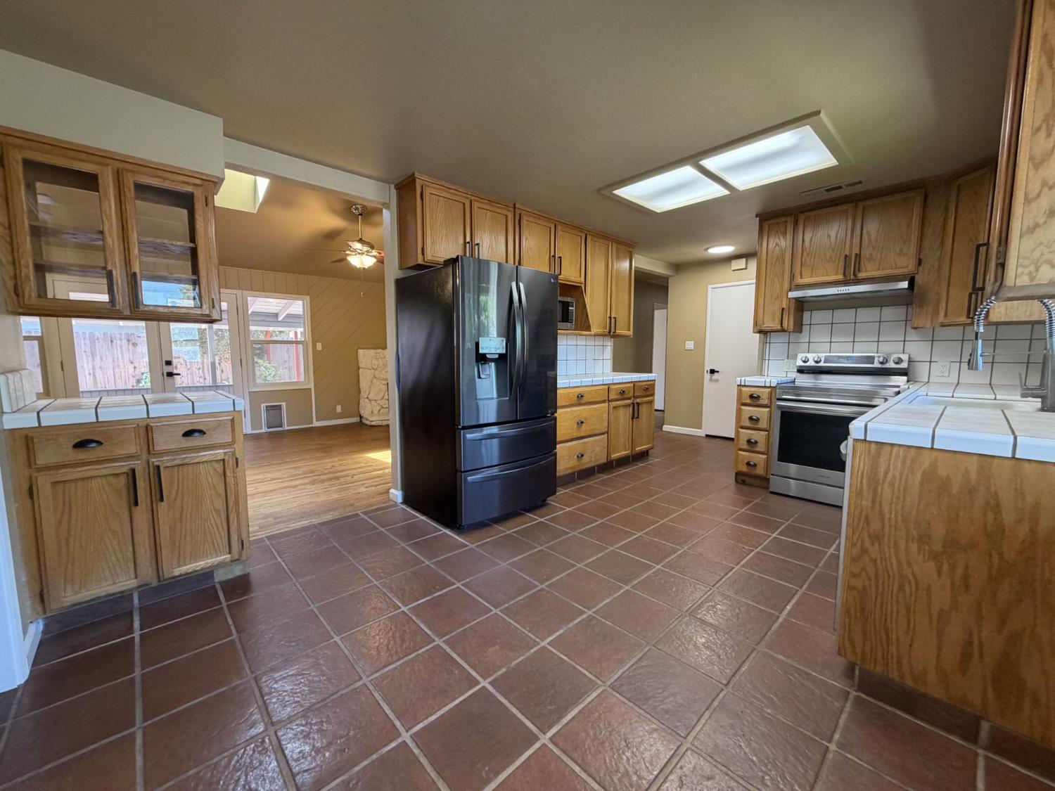 1128 Multnomah Dr, Modesto, CA 95350