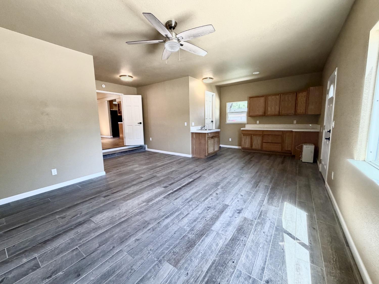 1128 Multnomah Dr, Modesto, CA 95350