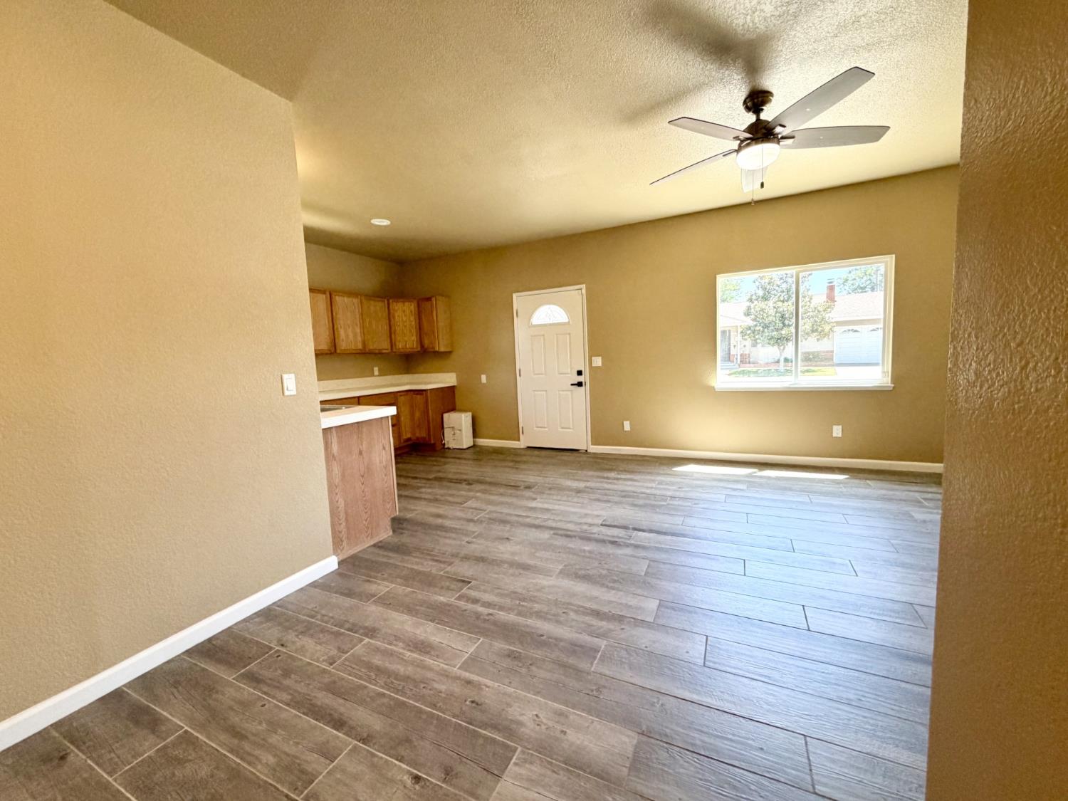 1128 Multnomah Dr, Modesto, CA 95350