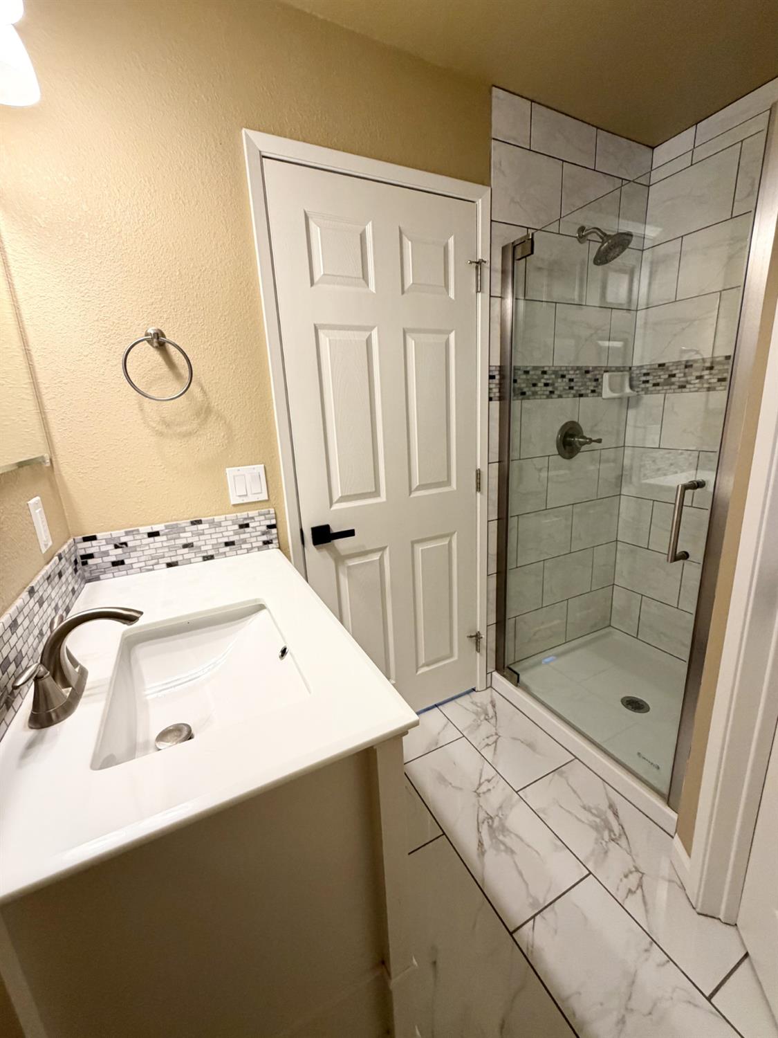 1128 Multnomah Dr, Modesto, CA 95350
