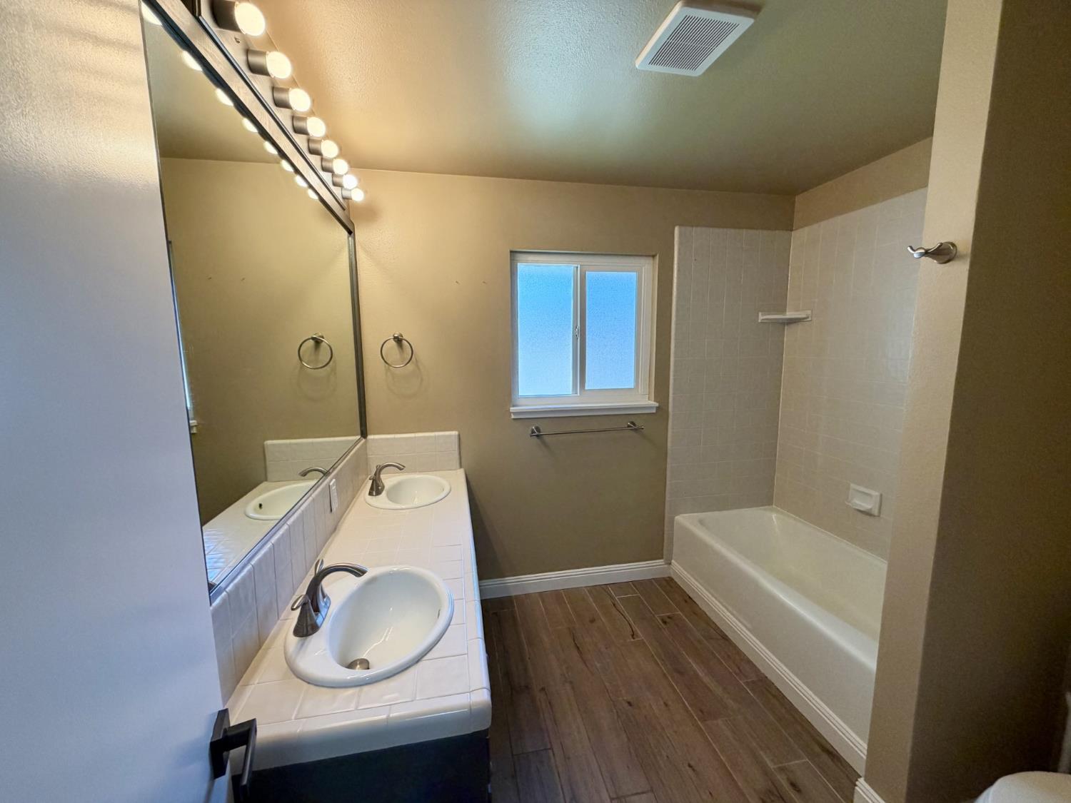1128 Multnomah Dr, Modesto, CA 95350