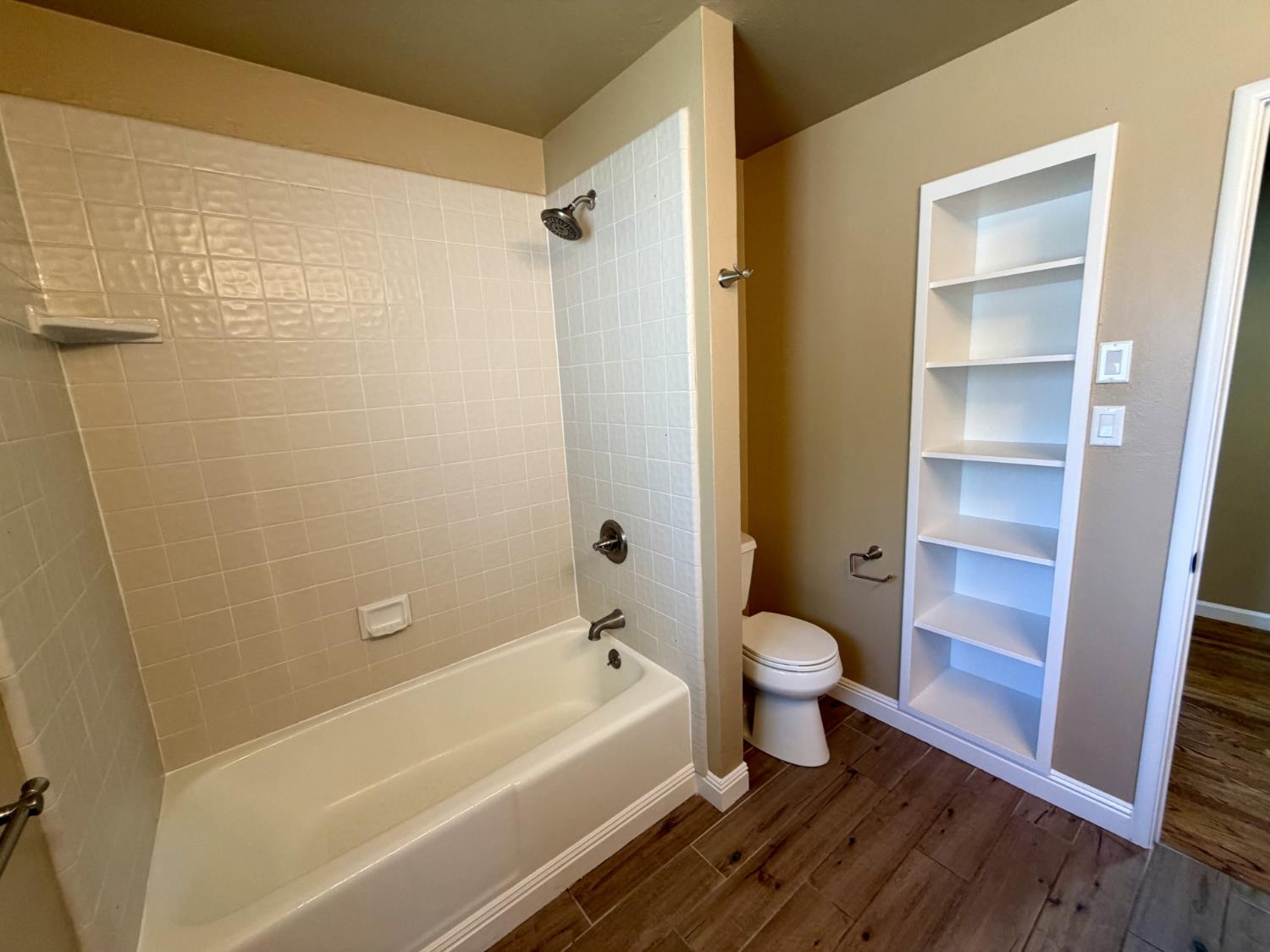1128 Multnomah Dr, Modesto, CA 95350