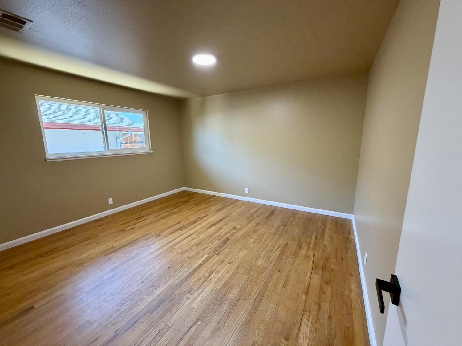 1128 Multnomah Dr, Modesto, CA 95350