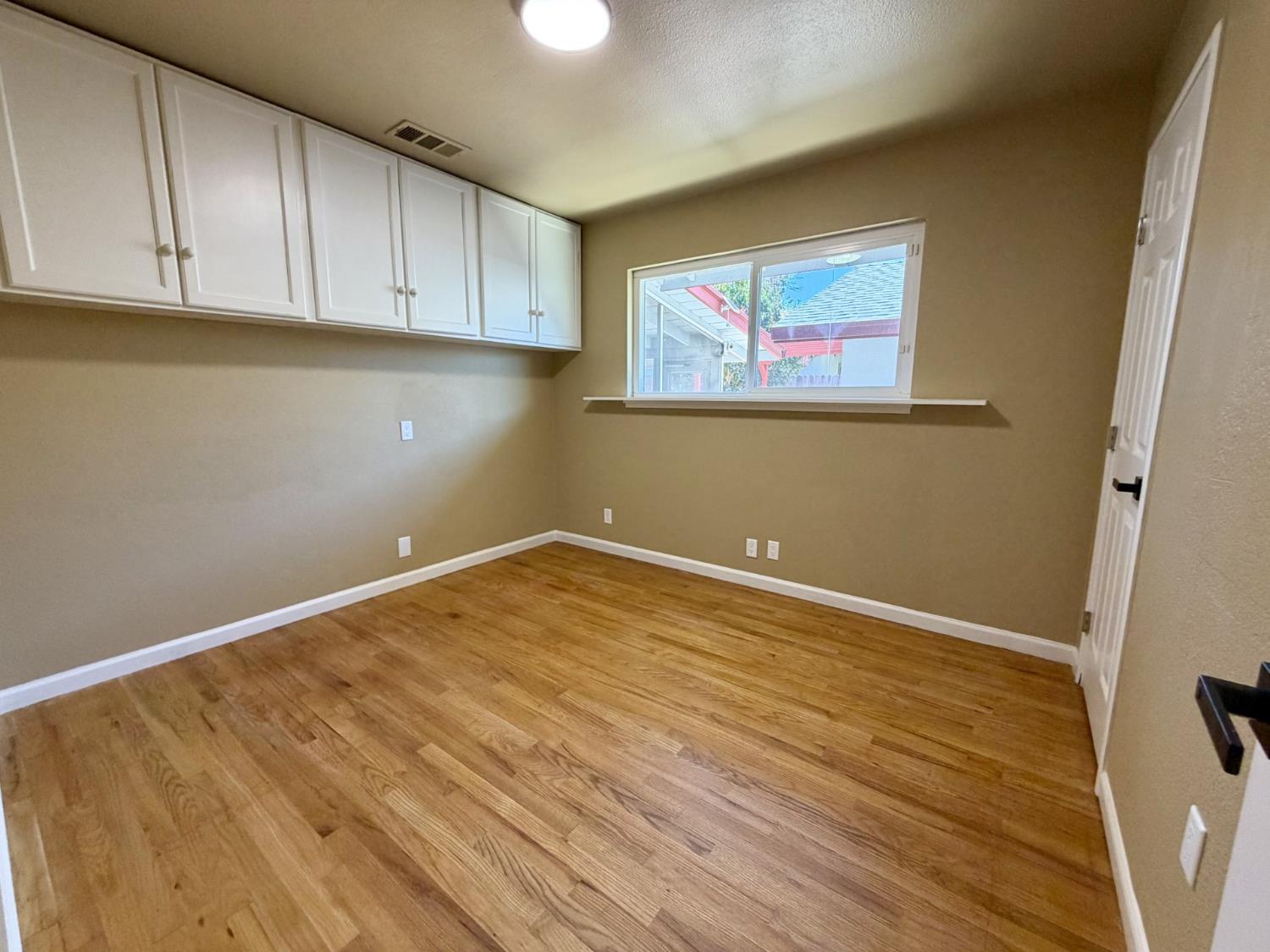 1128 Multnomah Dr, Modesto, CA 95350