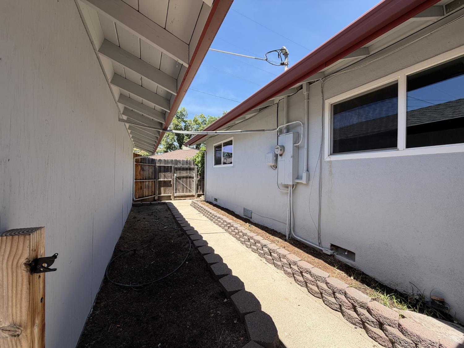 1128 Multnomah Dr, Modesto, CA 95350