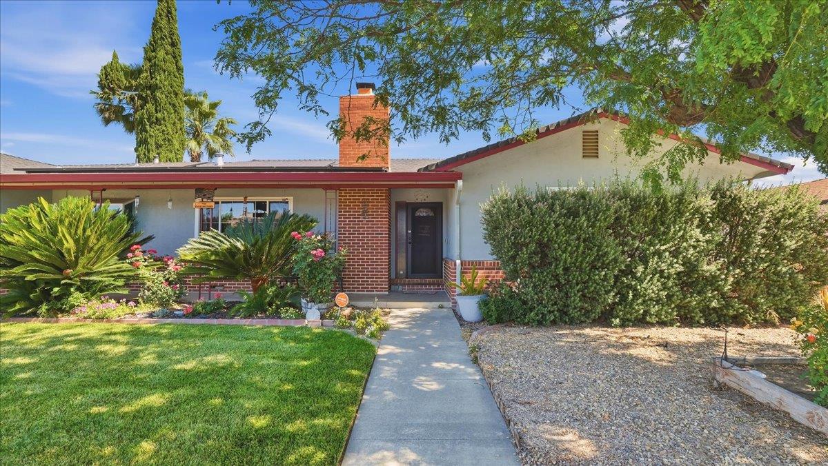 445 Northgate Dr, Manteca, CA 95336