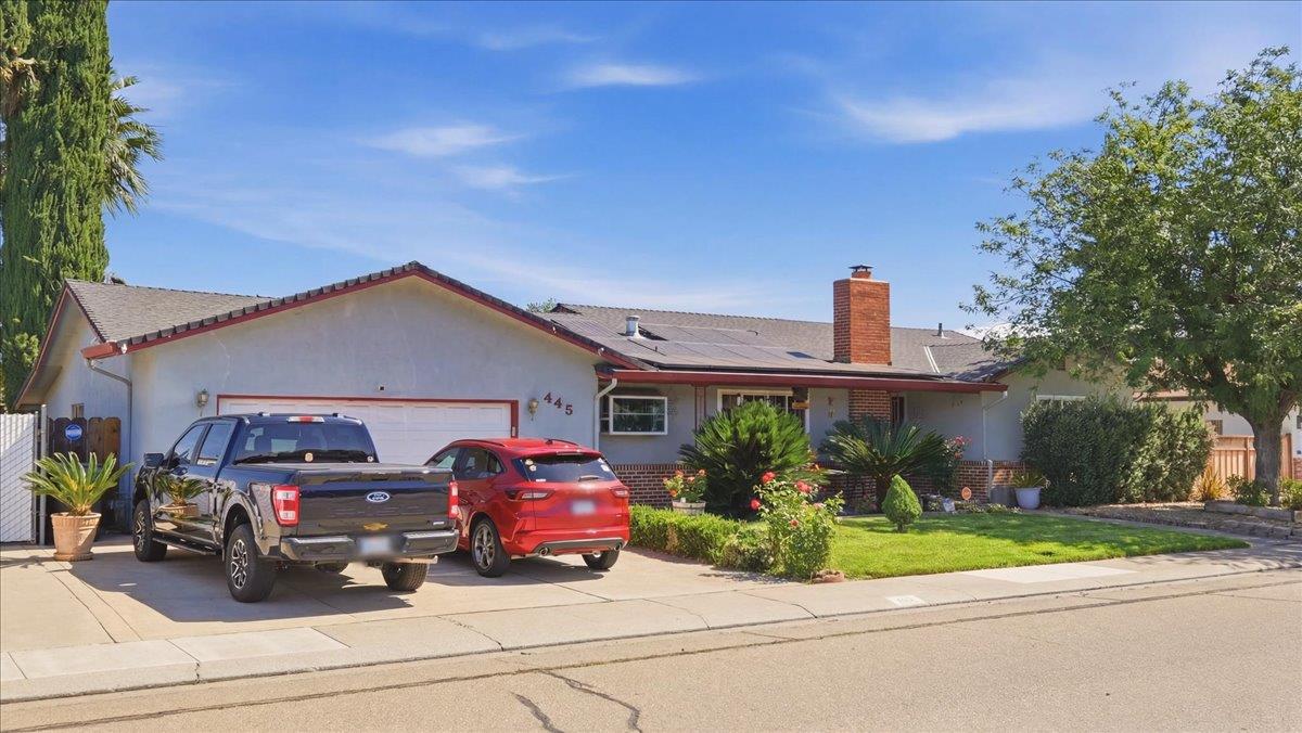 445 Northgate Dr, Manteca, CA 95336