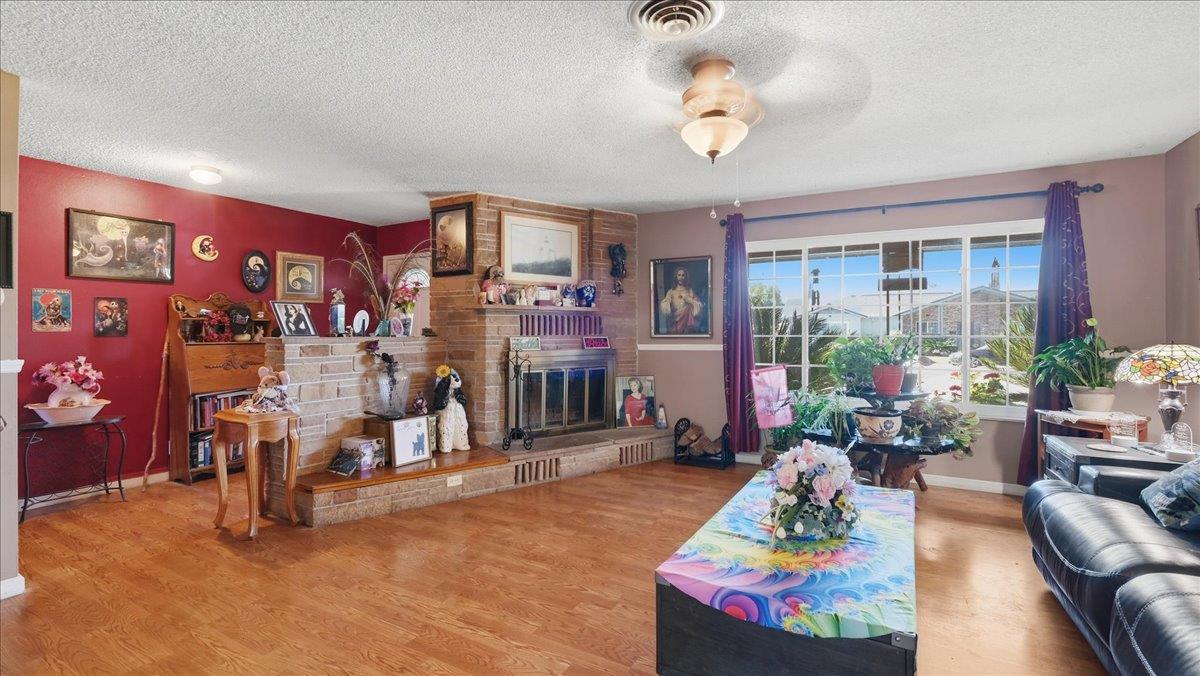 445 Northgate Dr, Manteca, CA 95336