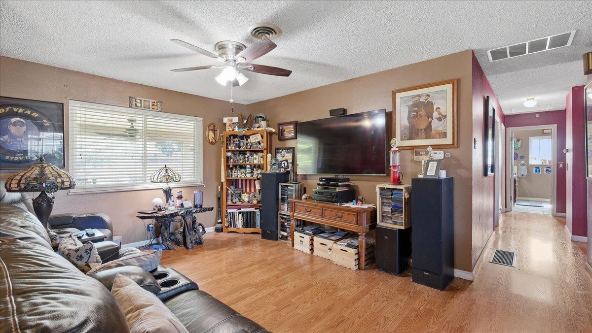 445 Northgate Dr, Manteca, CA 95336