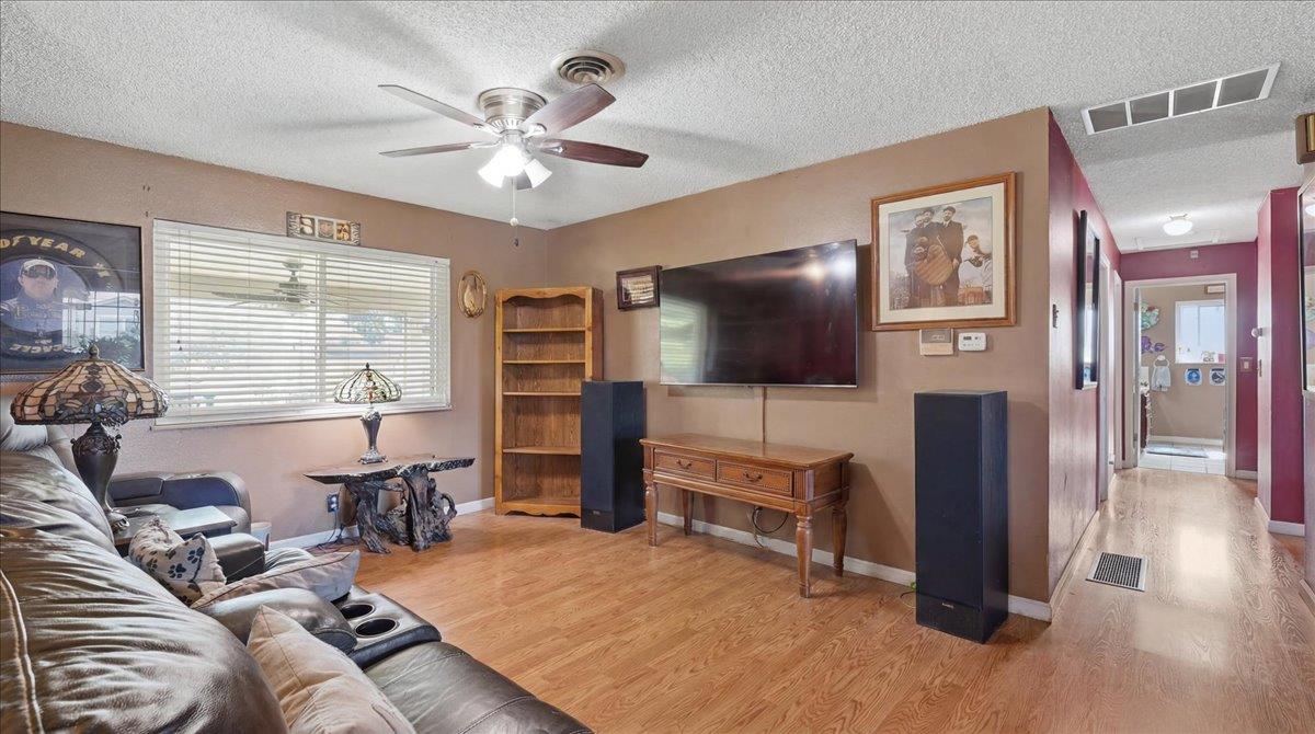 445 Northgate Dr, Manteca, CA 95336