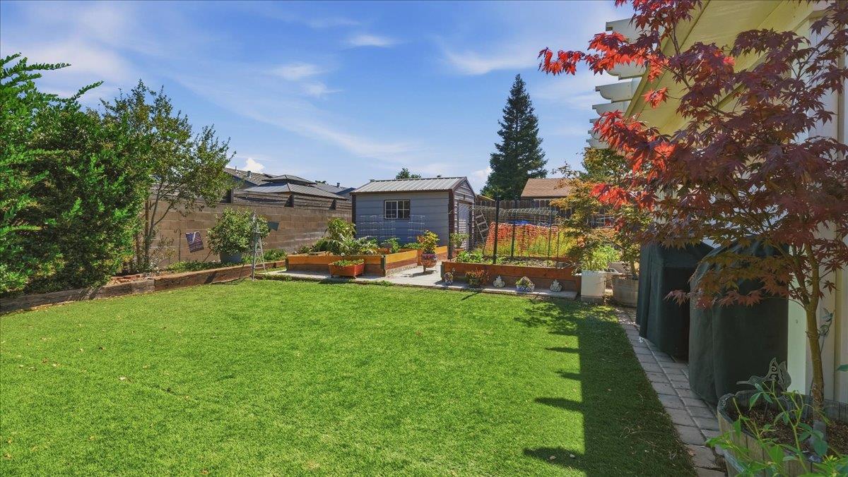 445 Northgate Dr, Manteca, CA 95336