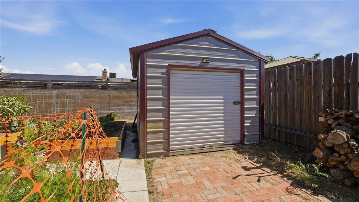 445 Northgate Dr, Manteca, CA 95336