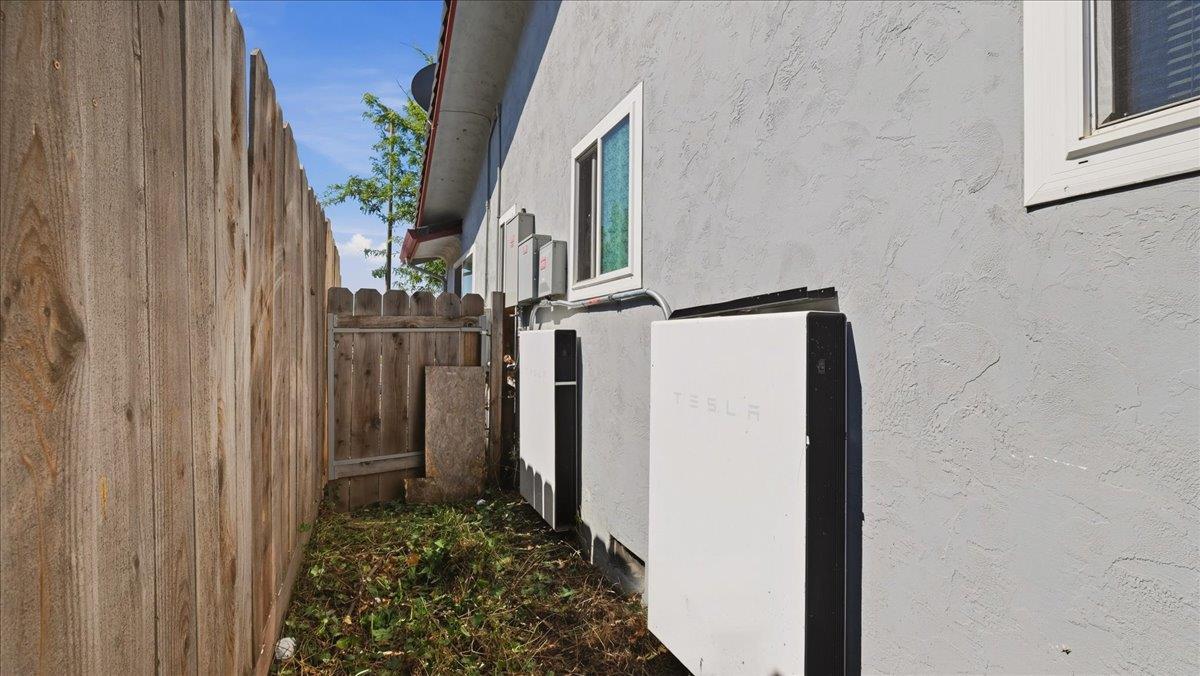445 Northgate Dr, Manteca, CA 95336