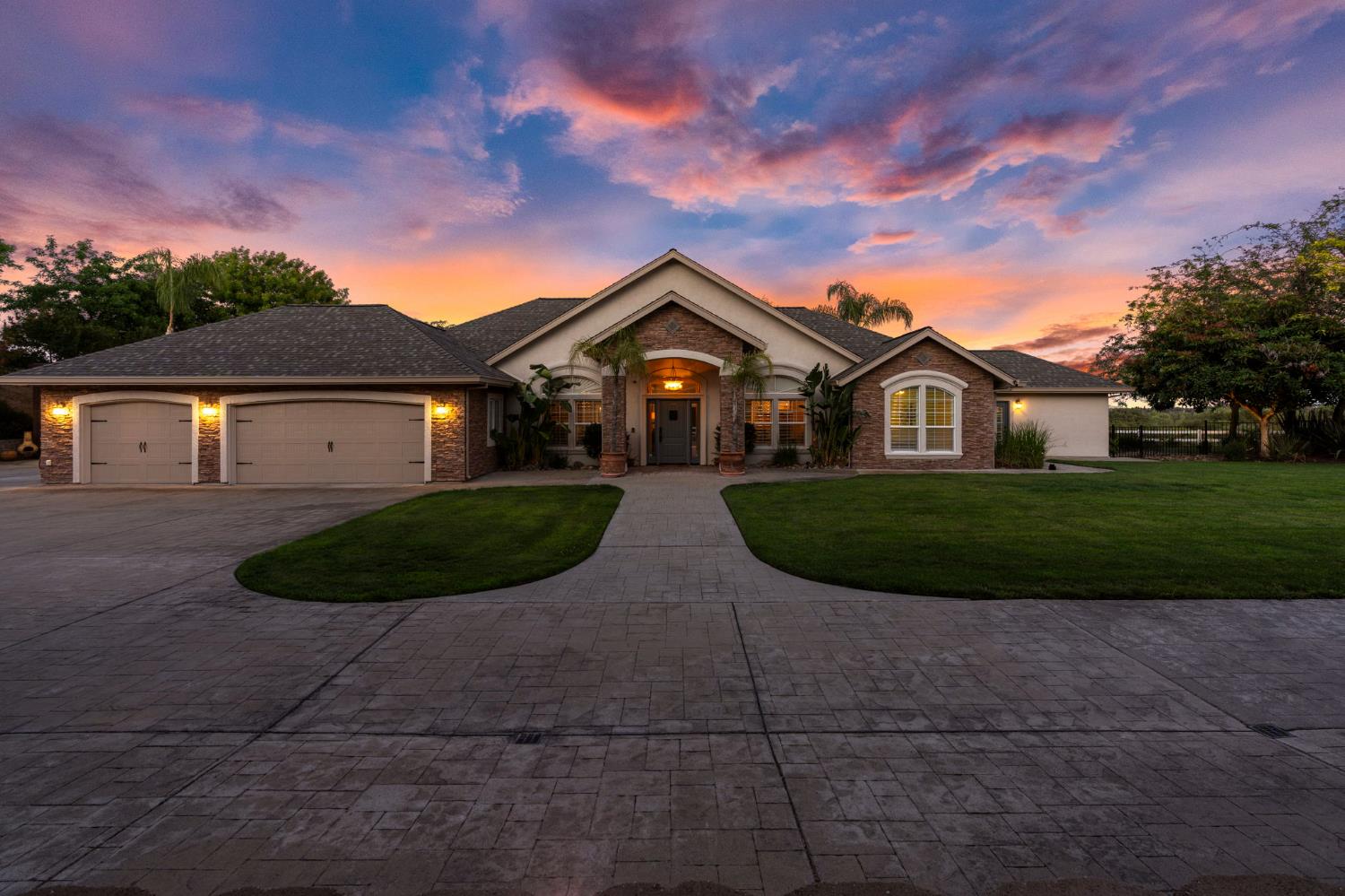 10621 Gibbs Dr, Oakdale, CA 95361