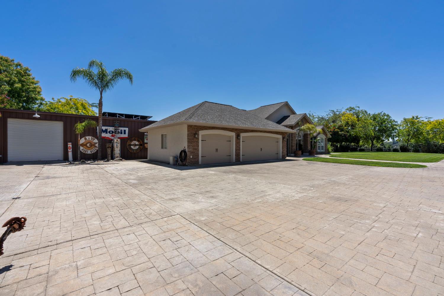 10621 Gibbs Dr, Oakdale, CA 95361
