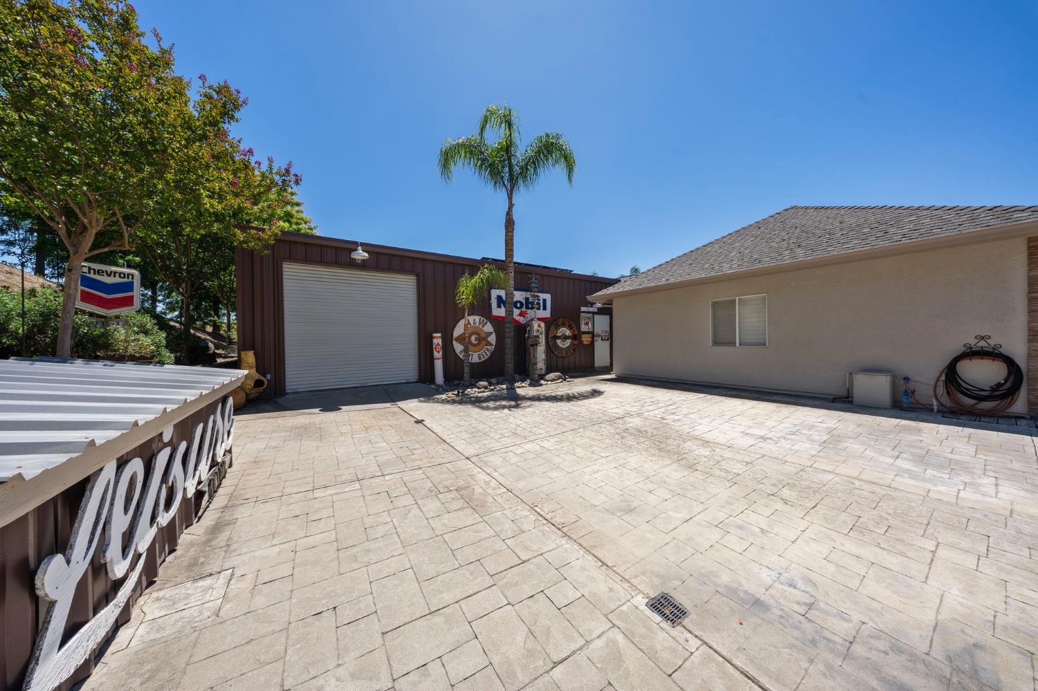 10621 Gibbs Dr, Oakdale, CA 95361