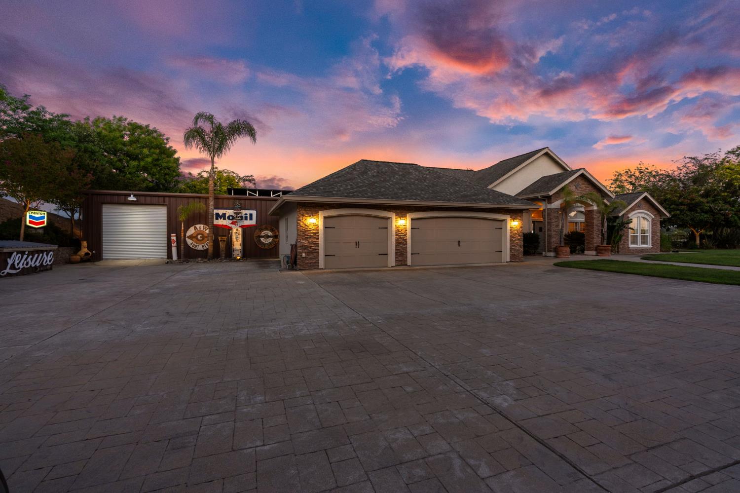 10621 Gibbs Dr, Oakdale, CA 95361