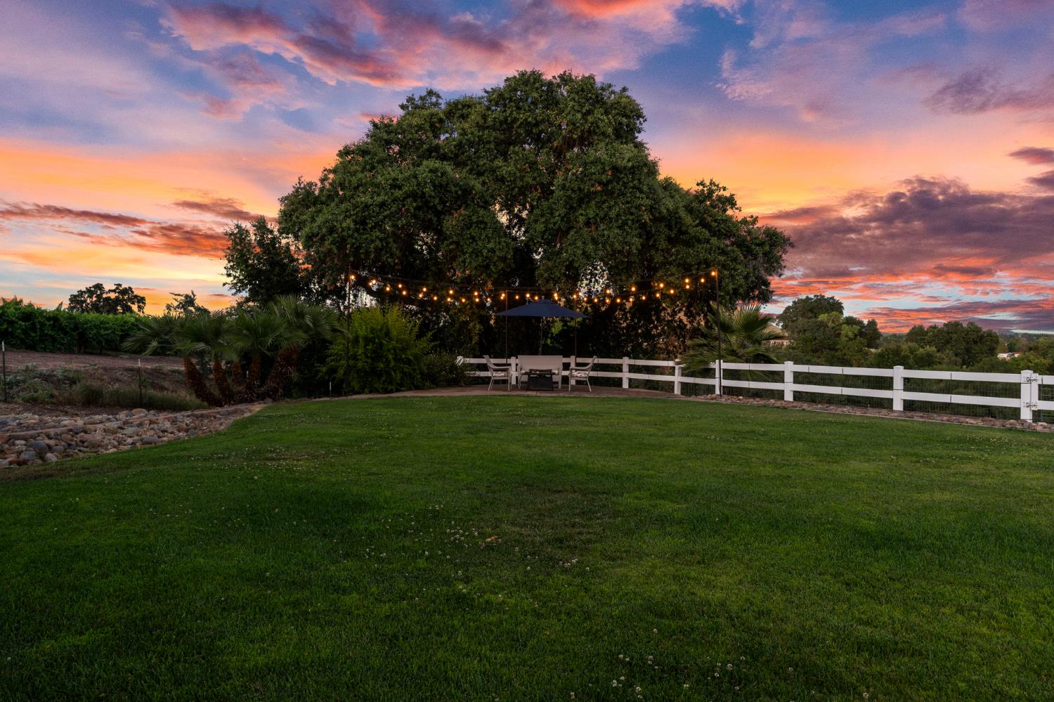 10621 Gibbs Dr, Oakdale, CA 95361