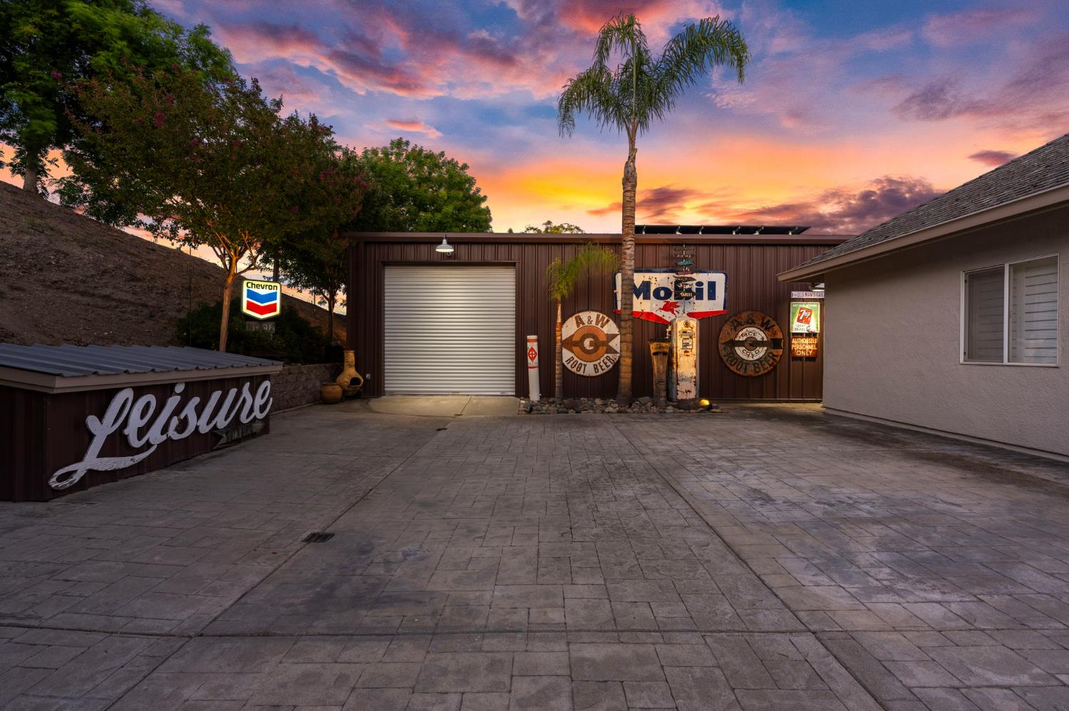 10621 Gibbs Dr, Oakdale, CA 95361