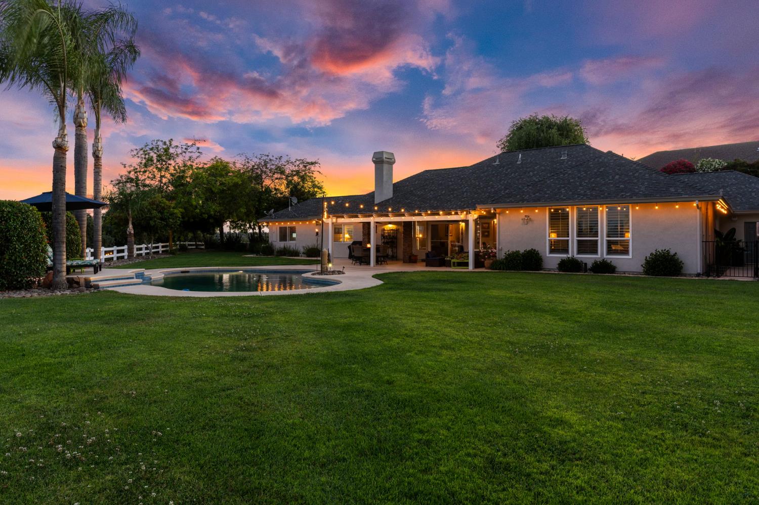 10621 Gibbs Dr, Oakdale, CA 95361