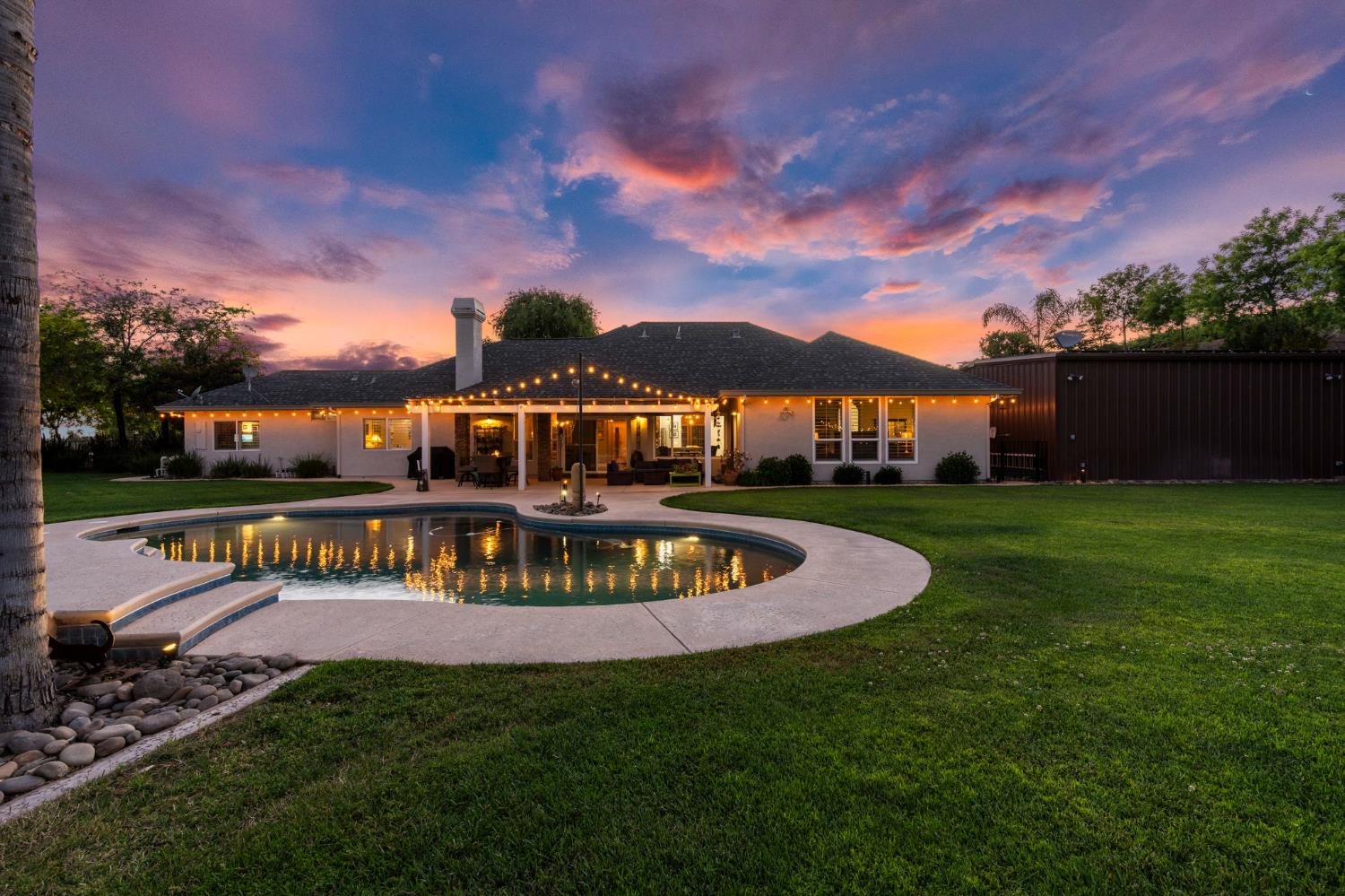 10621 Gibbs Dr, Oakdale, CA 95361