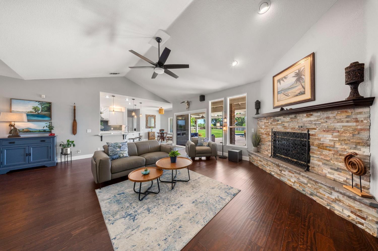 10621 Gibbs Dr, Oakdale, CA 95361