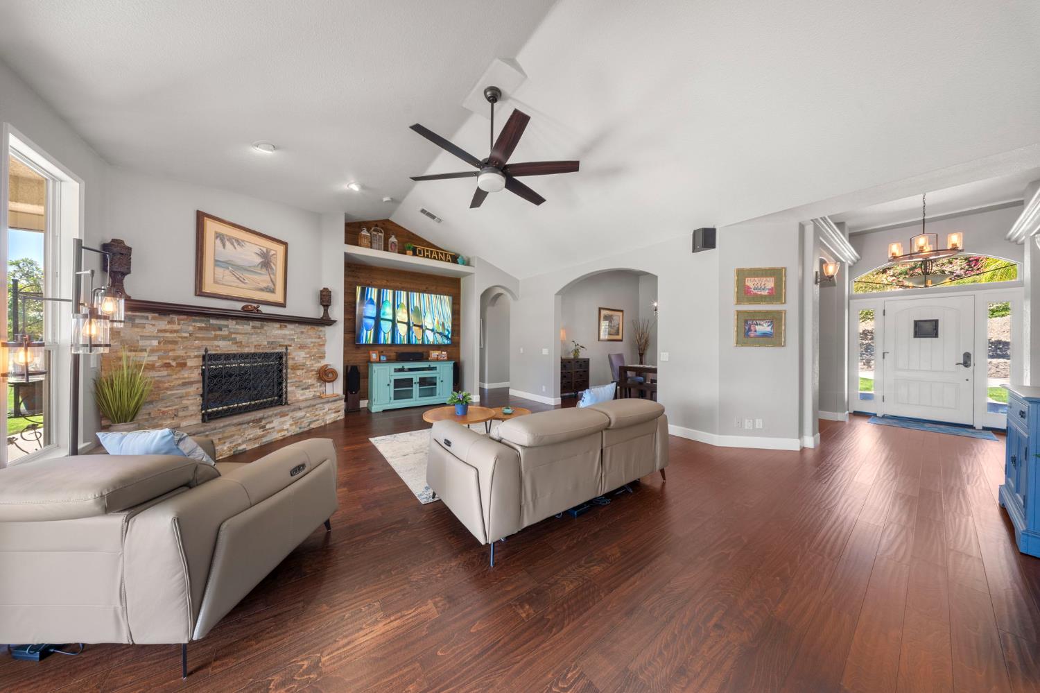 10621 Gibbs Dr, Oakdale, CA 95361