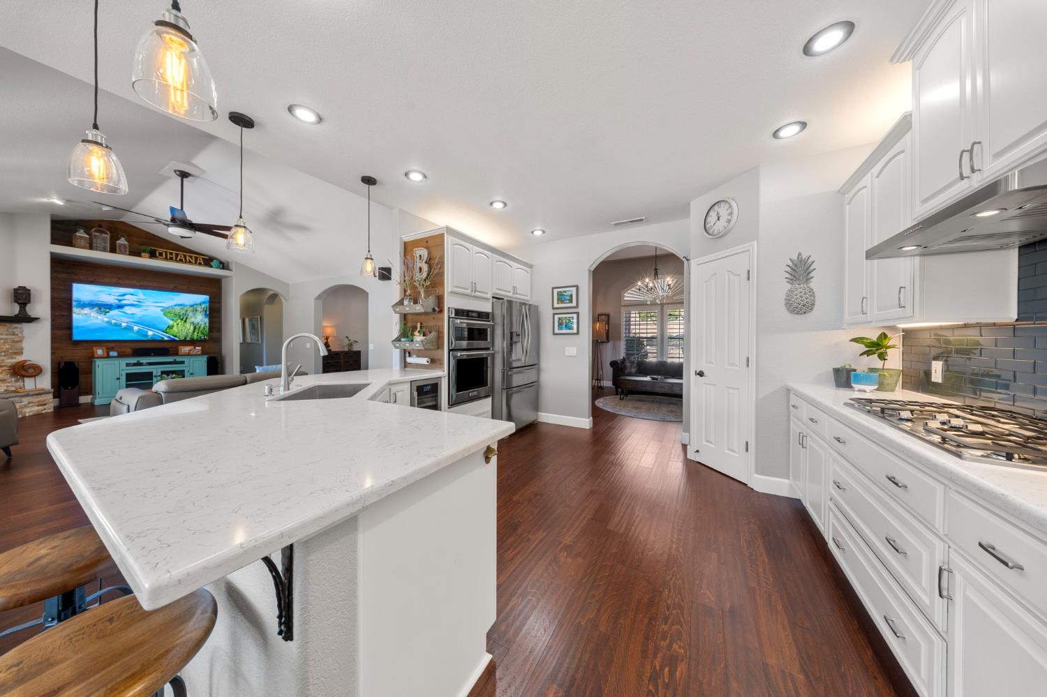 10621 Gibbs Dr, Oakdale, CA 95361