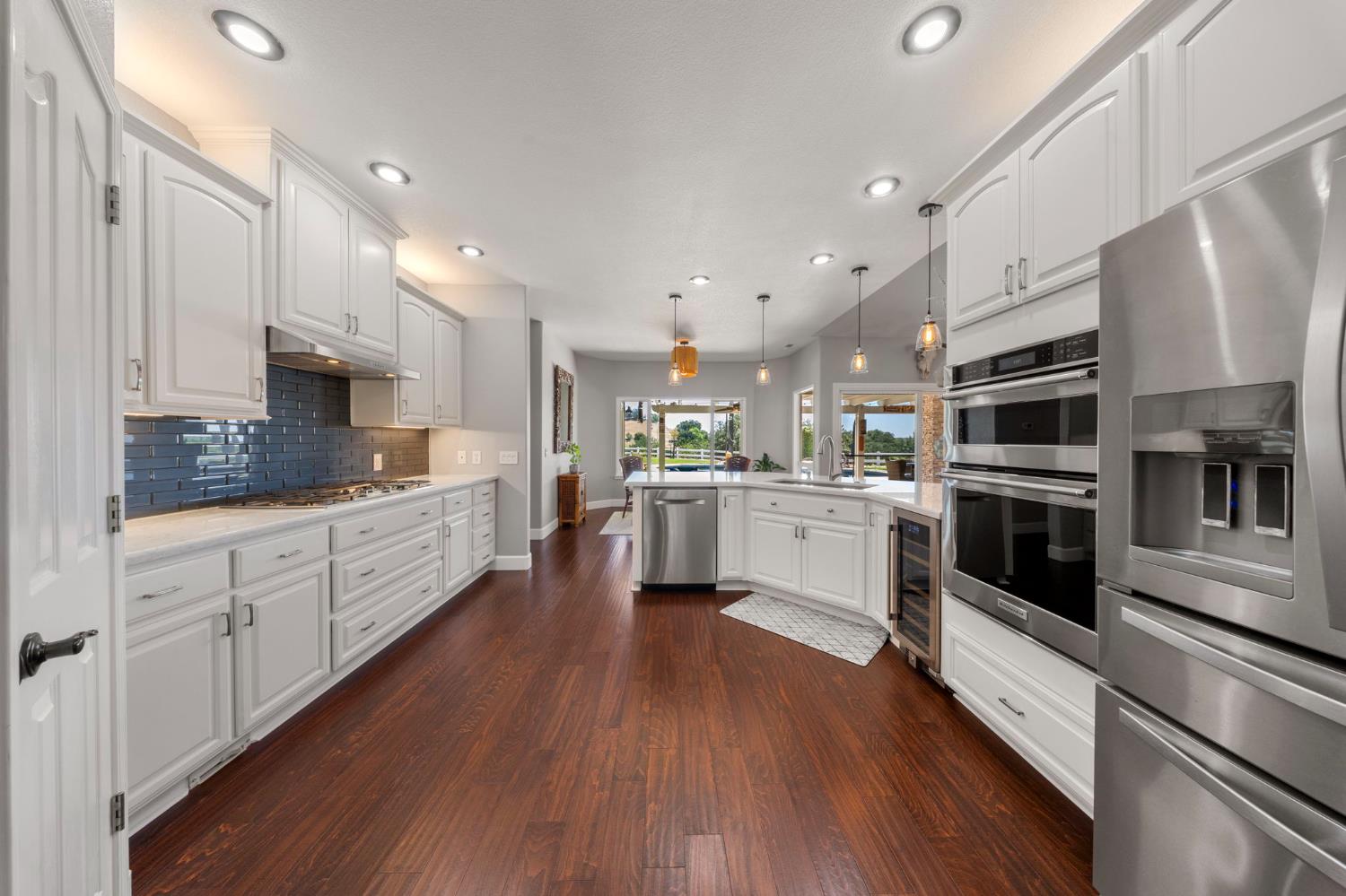 10621 Gibbs Dr, Oakdale, CA 95361