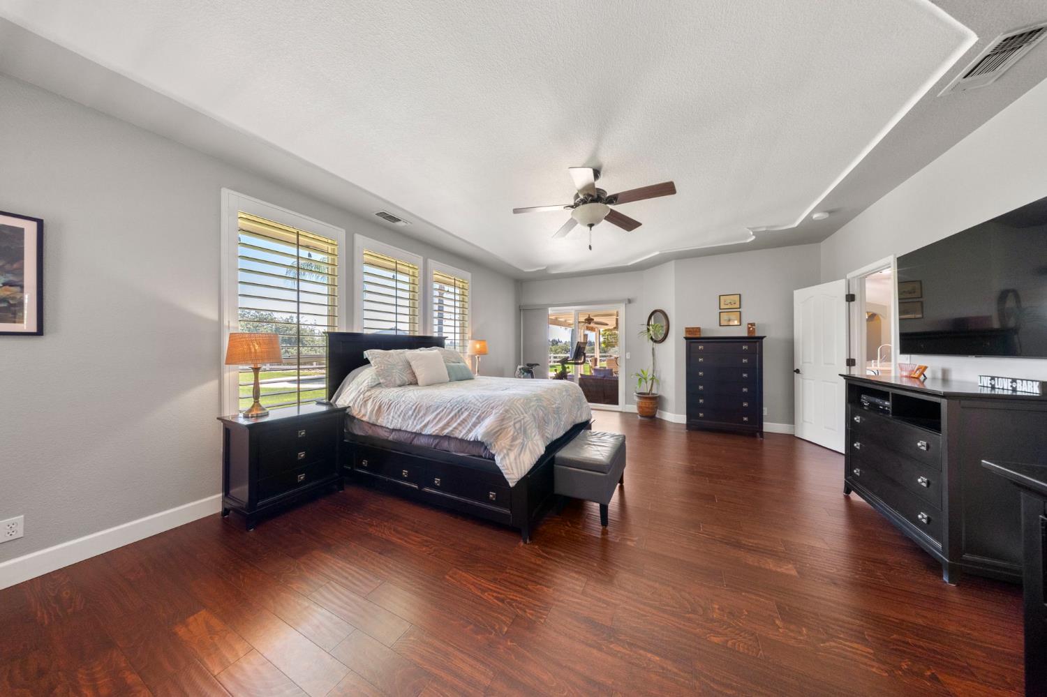 10621 Gibbs Dr, Oakdale, CA 95361