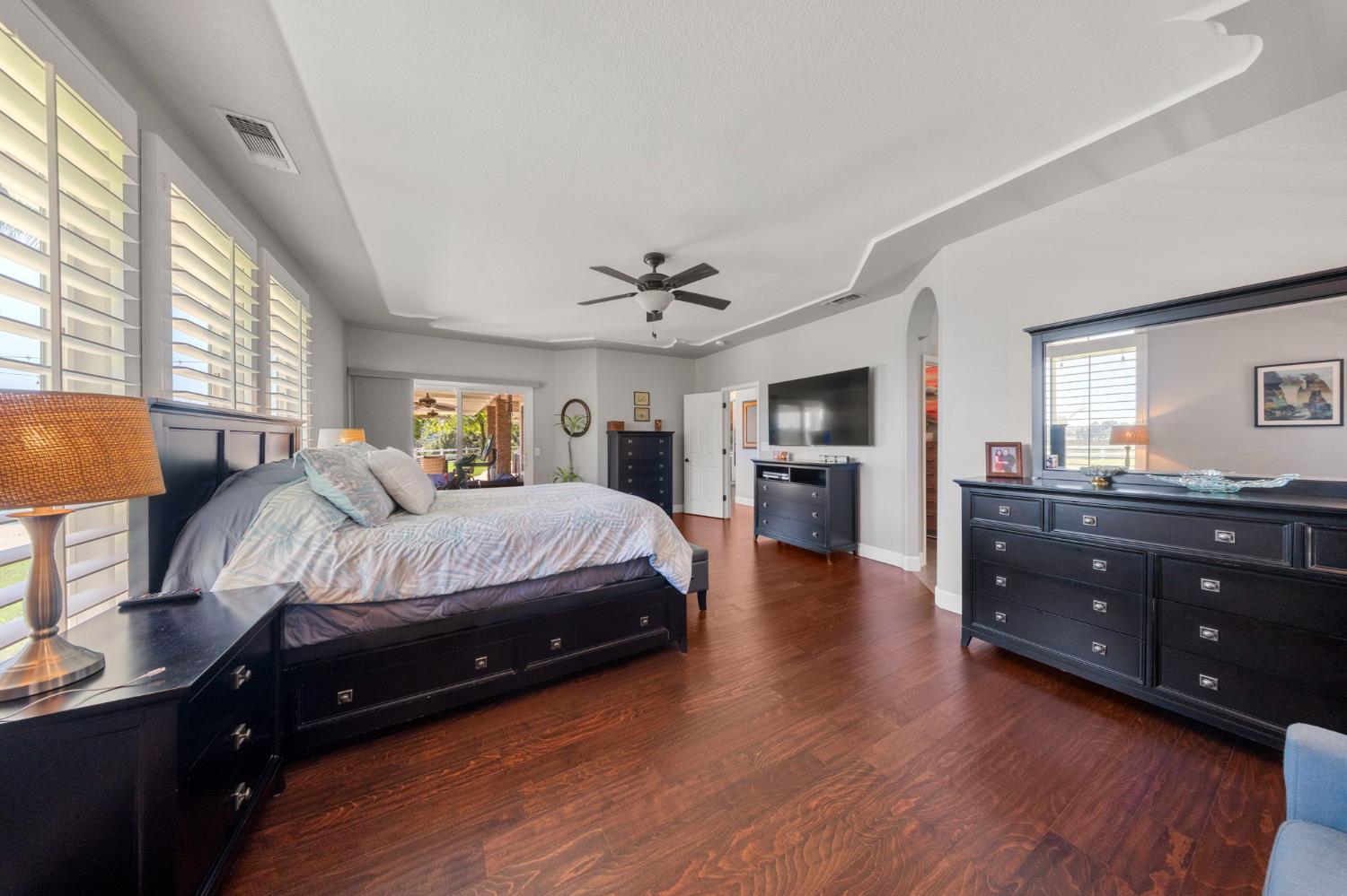 10621 Gibbs Dr, Oakdale, CA 95361