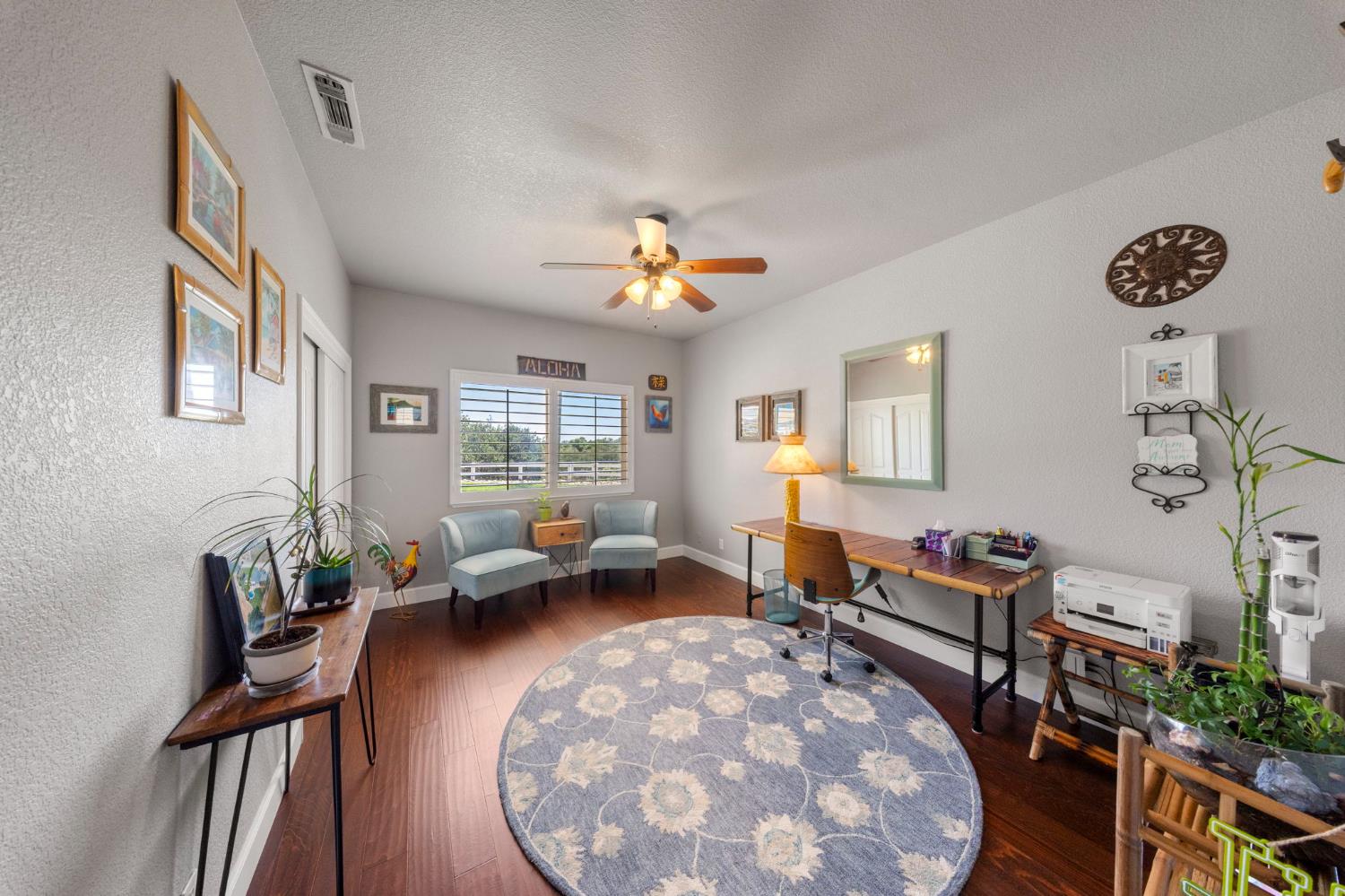 10621 Gibbs Dr, Oakdale, CA 95361