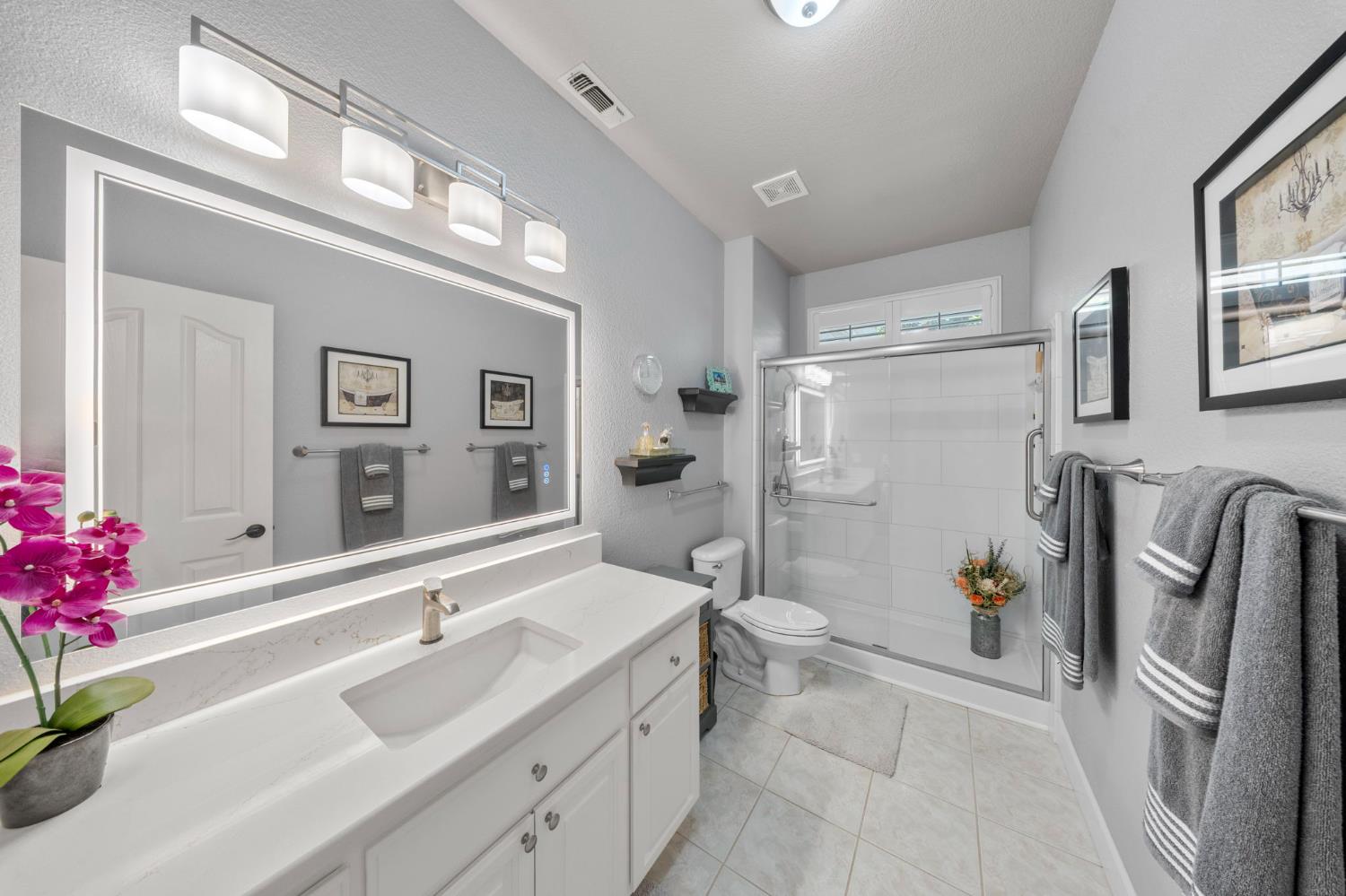 10621 Gibbs Dr, Oakdale, CA 95361