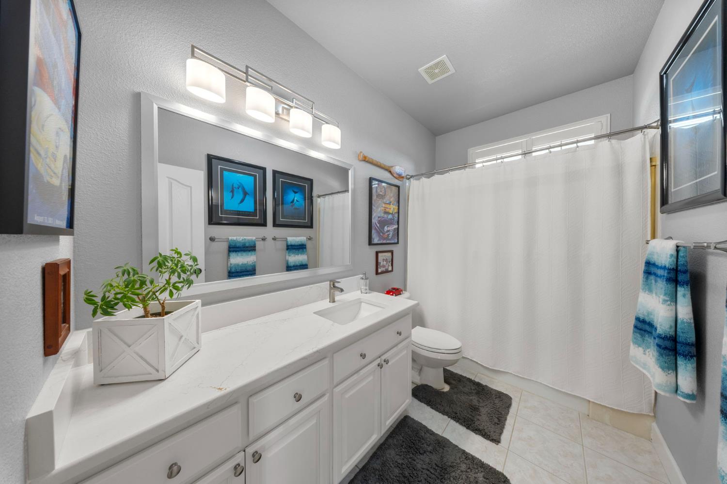 10621 Gibbs Dr, Oakdale, CA 95361