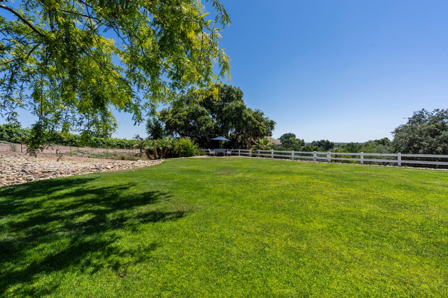 10621 Gibbs Dr, Oakdale, CA 95361