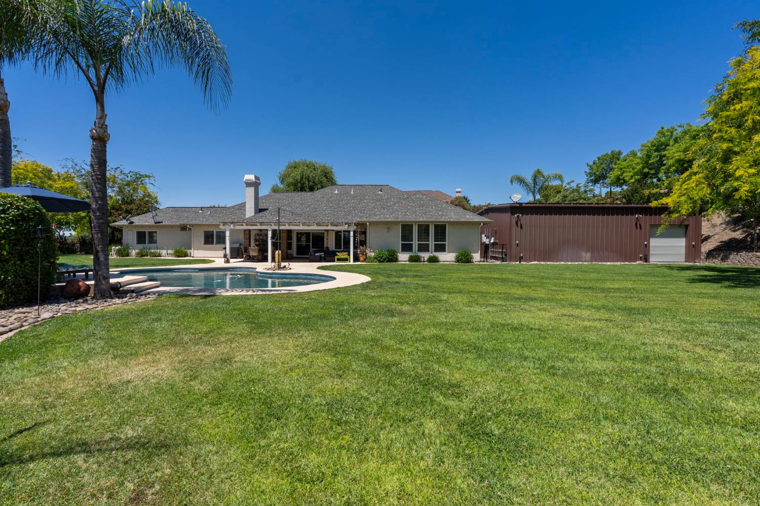 10621 Gibbs Dr, Oakdale, CA 95361