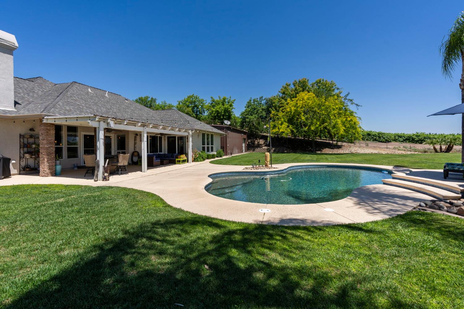 10621 Gibbs Dr, Oakdale, CA 95361