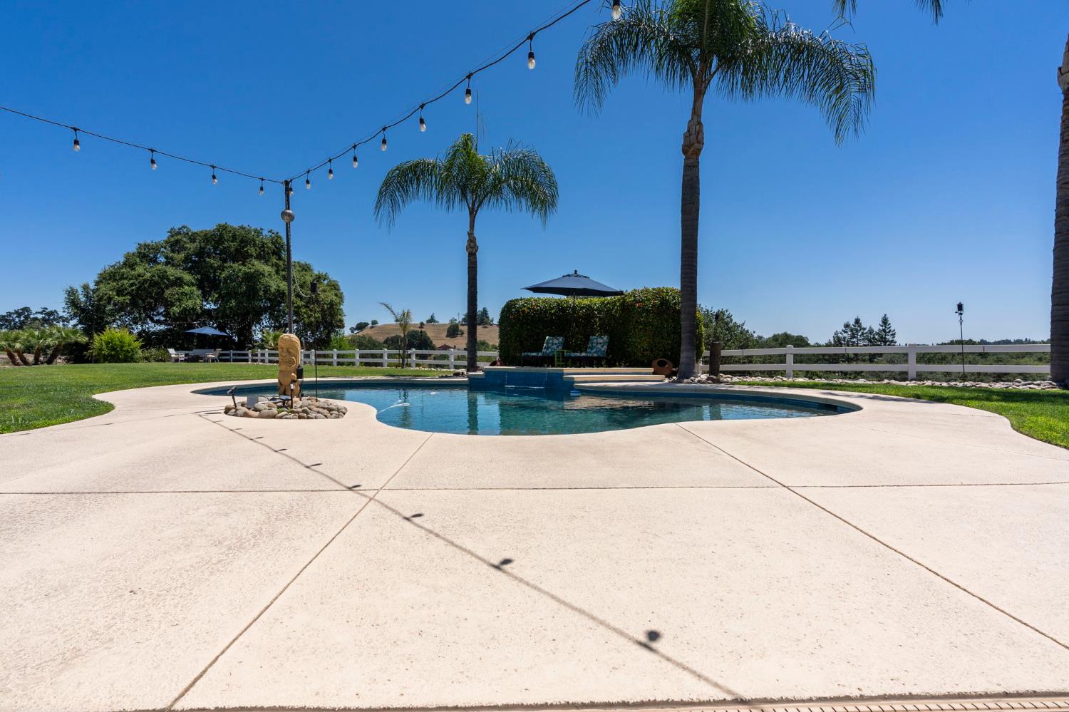 10621 Gibbs Dr, Oakdale, CA 95361