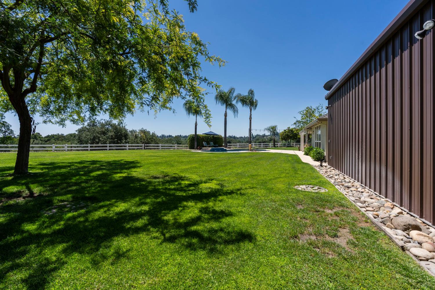 10621 Gibbs Dr, Oakdale, CA 95361