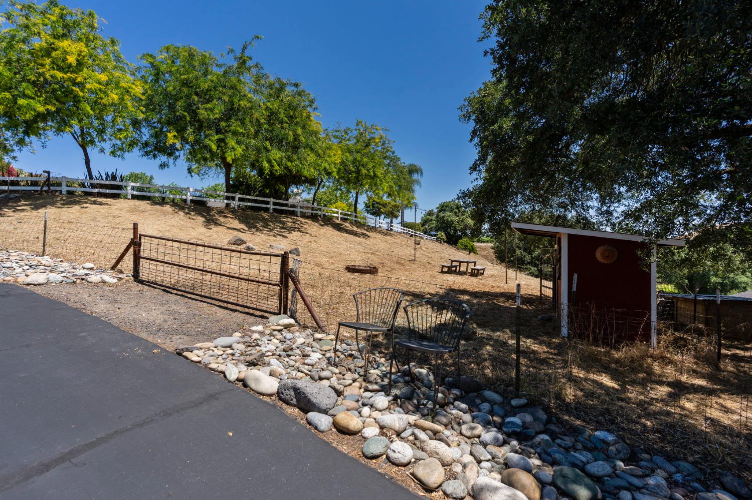 10621 Gibbs Dr, Oakdale, CA 95361
